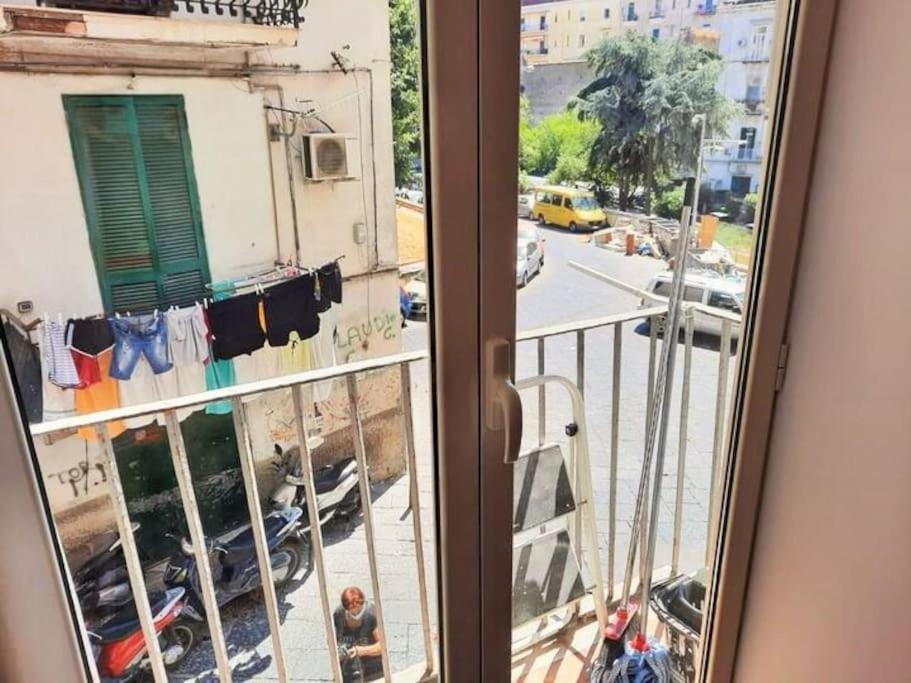 Bilocale Napoli Piazza Miracoli Apartamento Exterior foto